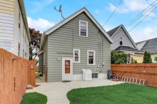 3030 15 Pl, Milwaukee WI 53215-3721 exterior