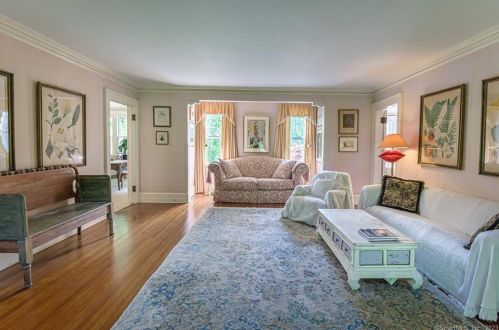 212 Main St, Ridgefield CT 06877-4922 exterior