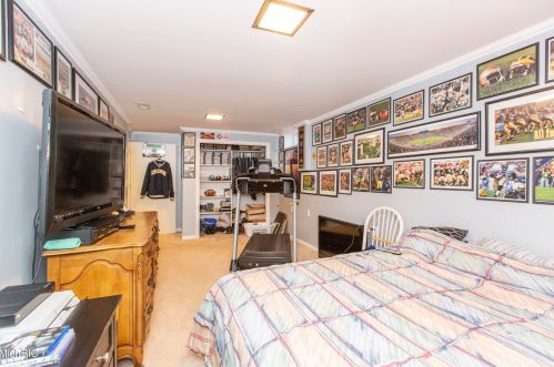 5231 Old Colony Rd, Kalamazoo MI 49008-3216 exterior