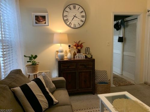 27 Kling St, Town Center NJ 07052-5510 exterior