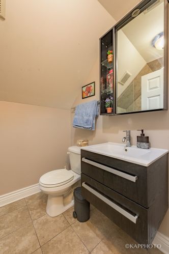 5451 Schubert Ave, Chicago IL 60614-1247 exterior