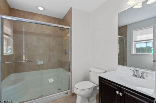 8 Sovereign Dr, Roxbury Township NJ  07836-0230 exterior