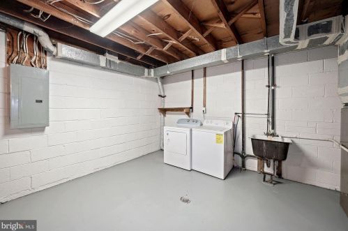 5537 Burnside Dr, Rockville MD 20853-2457 exterior