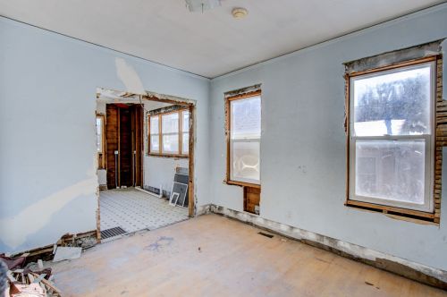 3817 Bernard St, Chicago IL 60618-3230 exterior