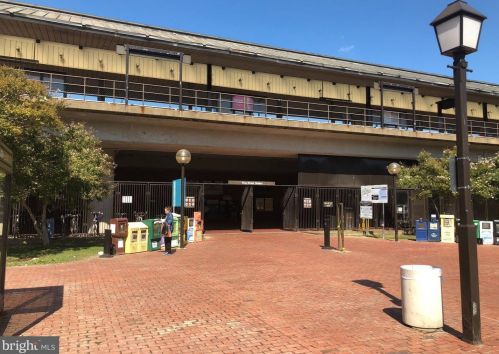 1801 Commonwealth Ave, Alexandria VA 22301-1403 exterior