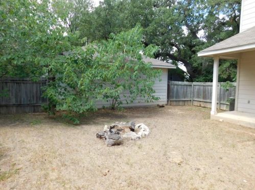 1720 Bunche Rd, Austin TX 78721-2202 exterior