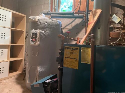 69 Edgefield Ave, Milford CT 06460-7833 exterior