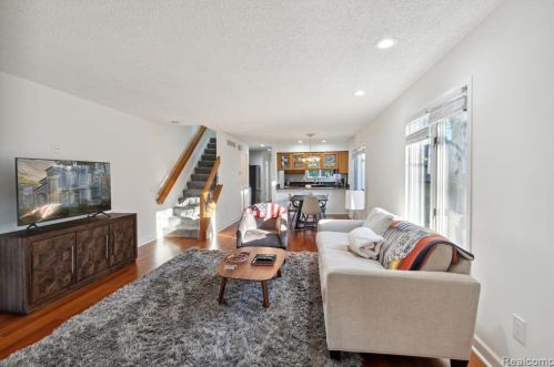 677 Lincoln St, Bham MI  48009-1775 exterior