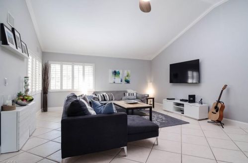 4 Colonial Dr, Naples FL 34112-7317 exterior