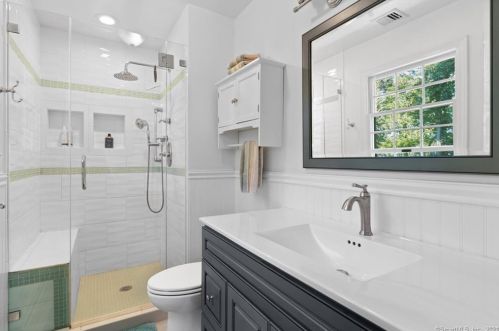 224 Roses Ml Rd, Milford CT 06460-2825 exterior