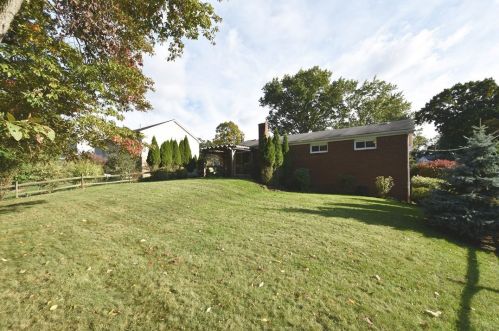 102 Loire Vly Dr, Pittsburgh PA 15209-1018 exterior