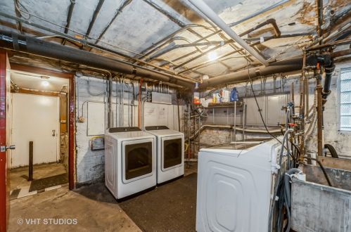 6214 Magnolia Ave, Chicago IL 60626-5306 exterior