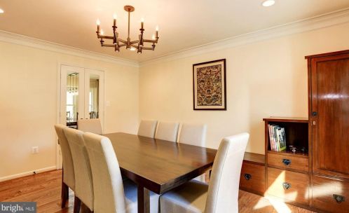 733 Rdg Dr, Mc Lean VA 22101-1620 exterior