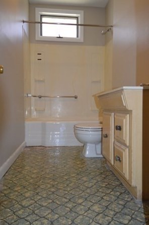 4 Maxwell Ct, Worcester MA 01607-1016 exterior