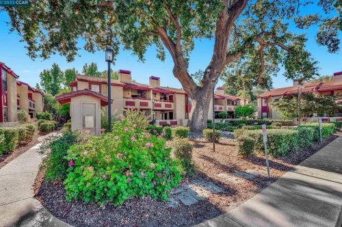 1391 Monument Blvd, Concord CA  94520-4362 exterior