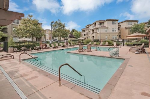 1100 Moon Cir, Folsom CA  95630-4110 exterior