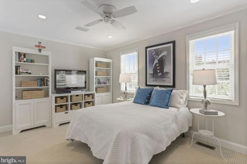 121 6 St, Washington DC 20002-2215 exterior