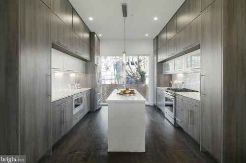 1827 Manton St, Philadelphia PA 19146-2923 exterior