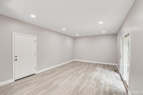 53 Fairmount Ave, Edison NJ  08820-2032 exterior