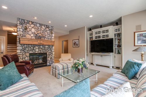 2041 Tall Pne Dr, Grand Rapids MI exterior