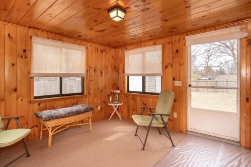 8 Arthur Ave, Enfield CT 06082-2502 exterior