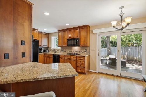 11706 Enid Dr, Rockville MD 20854-3454 exterior