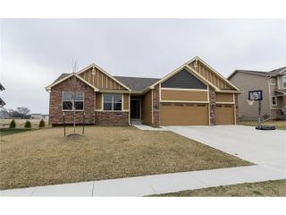 2075 Oxford Dr, Waukee, IA 50263-8110