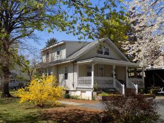 5 1st St, Pequannock Township, NJ 07440-1528