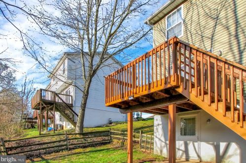 232 Breezewood Dr, Hanover PA 17331-7926 exterior