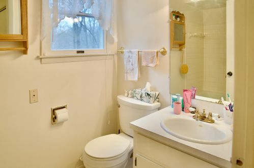 1252 Edinborough Dr, Meskegon MI 49441-5326 exterior