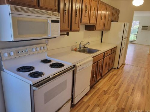 53 Wellington Dr, Farmington, CT 06032-3214