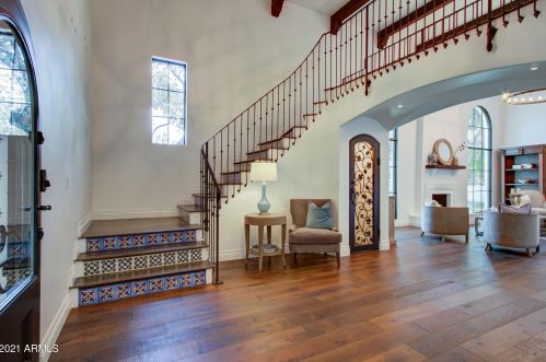 6738 Central Ave, Phoenix, AZ 85012-1054