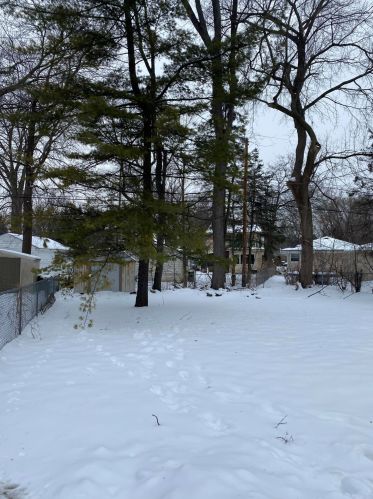 5747 Riv Frst Dr, Milwaukee WI 53209-4521 exterior