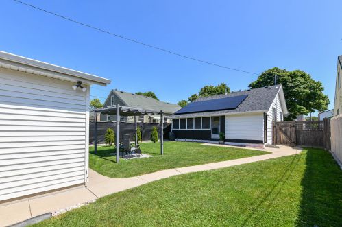 4135 1 Pl, Milwaukee WI 53207-4311 exterior