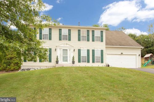 37 Louvain Dr, Hanover, PA 17331-8494