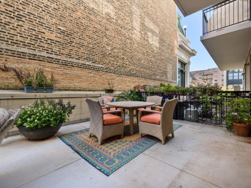 1919 Michigan Ave, Chicago IL 60616-4636 exterior