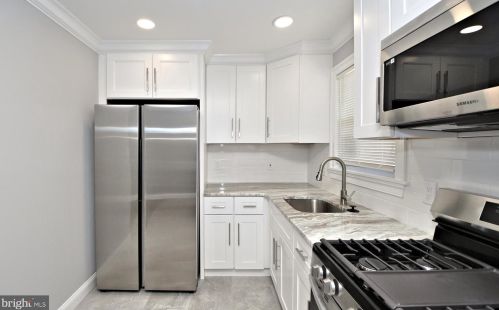 8721 Jackson St, Philadelphia PA 19145-2427 exterior