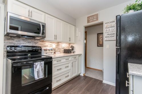 6957 Verona Ct, Milwaukee WI 53227-4429 exterior