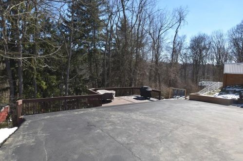 820 Bethany Dr, Pittsburgh PA 15215-1207 exterior