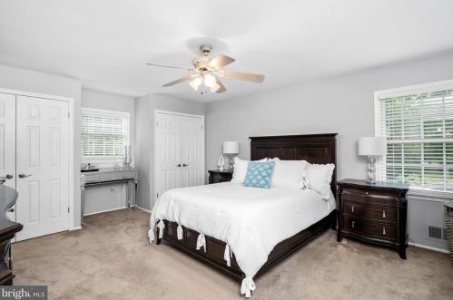 50 Crestwood Dr, Trenton NJ 08690-1938 exterior