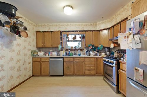 526 Longshore Ave, Philadelphia PA 19111-4424 exterior