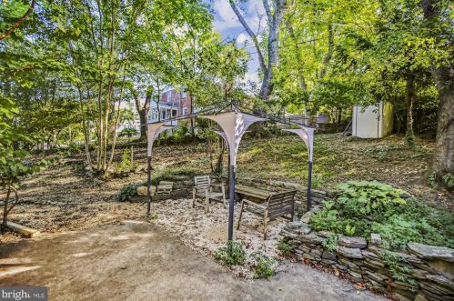 5823 Monticello Rd, Alexandria VA 22303-1302 exterior