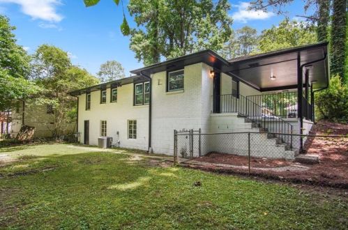 1689 Laurelwood Dr, Atlanta GA 30311-3800 exterior