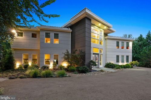 8905 Iron Gate Ct, Rockville, MD 20854-4724