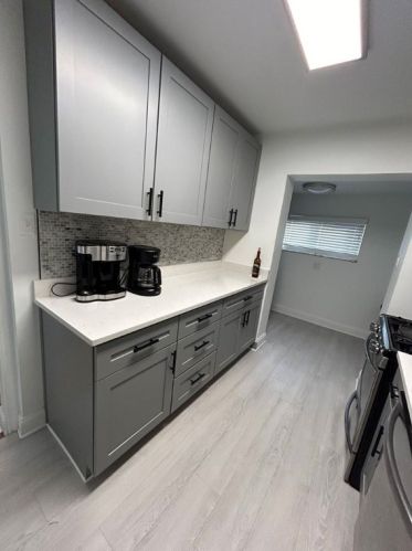 1228 Bellaire Pl, Pittsburgh PA  15226-1828 exterior