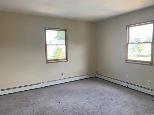 30 Dean St, Babylon NY  11703-4104 exterior