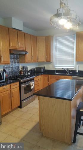 8510 Towne Manor Ct, Alexandria VA  22309-4503 exterior