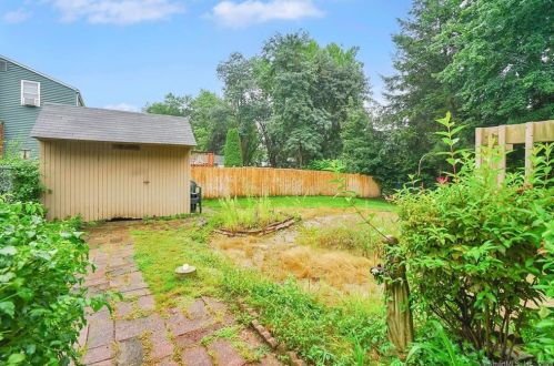 36 Betty Rd, Enfield CT 06082-2623 exterior