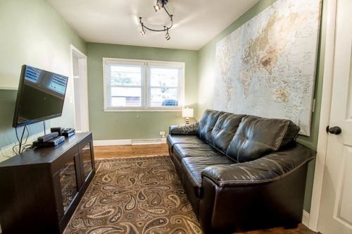 895 Parkside Ave, Elmhurst IL 60126-5027 exterior