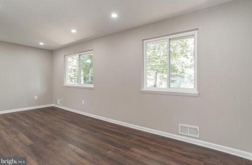 14005 Congress Dr, Rockville MD 20853-2668 exterior